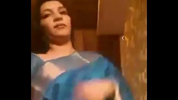 Fresh Hot Indian Aunty removing saree warm Clips
