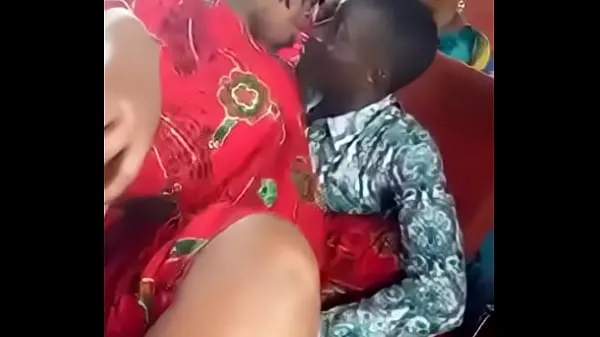 Mulher tocando e apalpando em um ônibus de Uganda clipes quentes e frescos