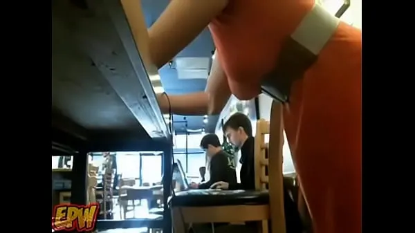 Ruiva em público em masturbação no café da webcam - Mais clipes quentes e frescos