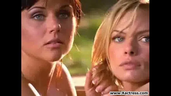 Nuevos Jaime Pressly y Tiffani Amber Thiessen clips cálidos