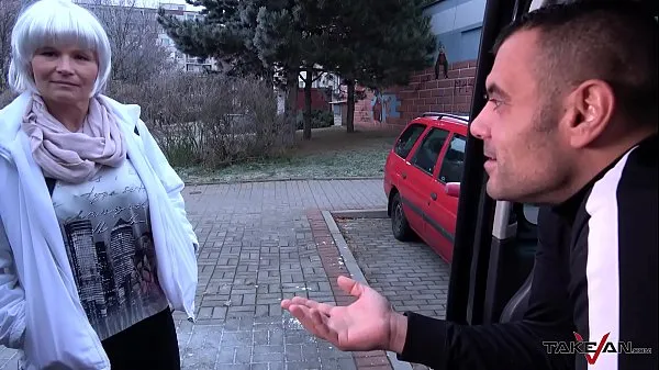 Sveži Cheap milf whore with fake hair wrecked by muscle stranger in driving van topli posnetki