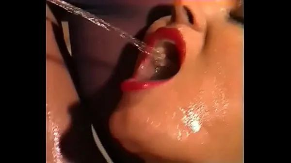 German pornstar Sybille Rauch pissing on another girl's mouth Klip hangat yang segar