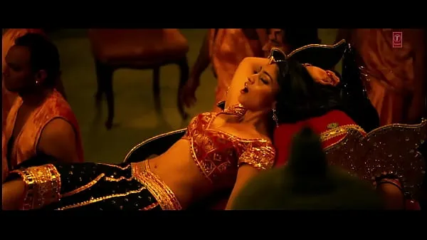 Färska Shriya Saran Nipple slip song varma klipp