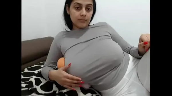 Nouveaux Gros seins Roumaine sur cam - Regardez-la en direct sur LivePussy.Me extraits chauds