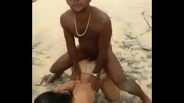 Friske Fucking on the beach varme klip