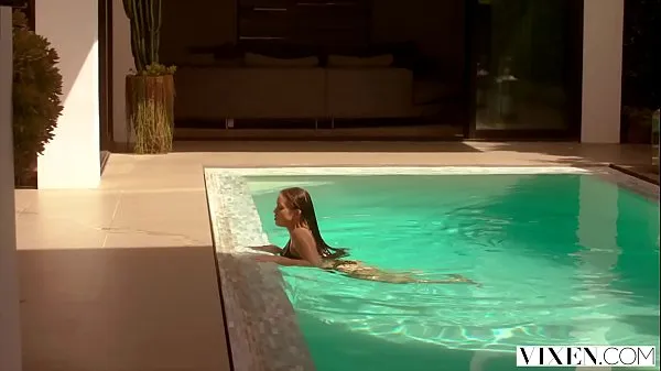 Čerstvé VIXEN Two Naughty College Students Sneak Into A Pool and Fuck A Huge Cock teplé klipy