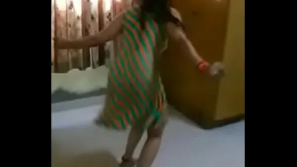 Friske Indian sexy milf bhabi shaking her ass varme klipp