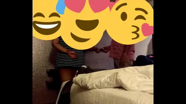 Tuoreet Desi wife flashing cable boy 1 lämmintä klippiä