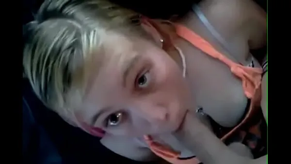 Sveži Blonde teen gf blowjob topli posnetki