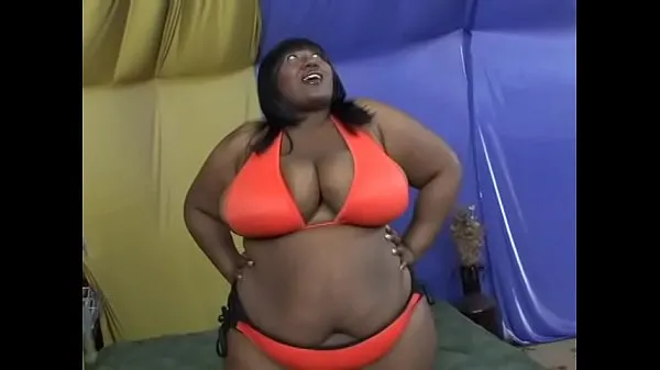 Friss Fat black Ms Squeez'em can take a cock better than some skinny bitch meleg klipek