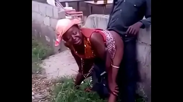 African woman fucks her man in public Klip hangat yang segar