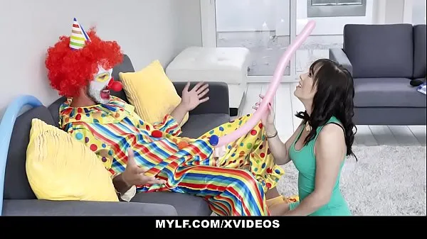 Čerstvé Pretty Milf (AlanaCruise) Sucks Off A Big Dick Clown teplé klipy