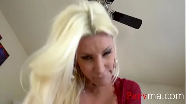 Čerstvé Blonde Thick Step Mom Fucks Her - Brittany Andrews teplé klipy