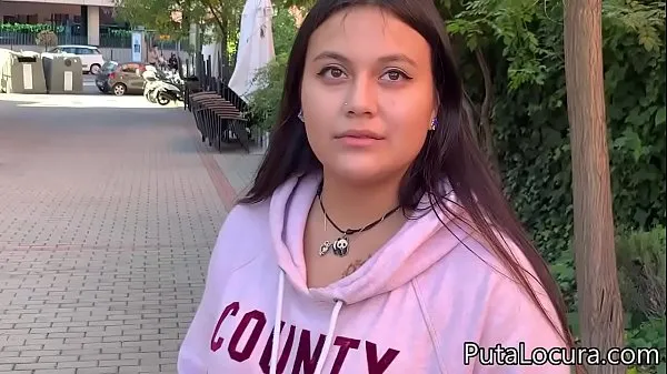 Sveži An innocent Latina teen fucks for money topli posnetki