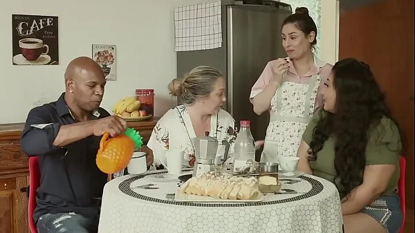 Friske THE BIG WHOLE FAMILY - THE HUSBAND IS A CUCK, THE step MOTHER TALARICATES THE DAUGHTER, AND THE MAID FUCKS EVERYONE | EMME WHITE, ALESSANDRA MAIA, AGATHA LUDOVINO, CAPOEIRA varme klipp
