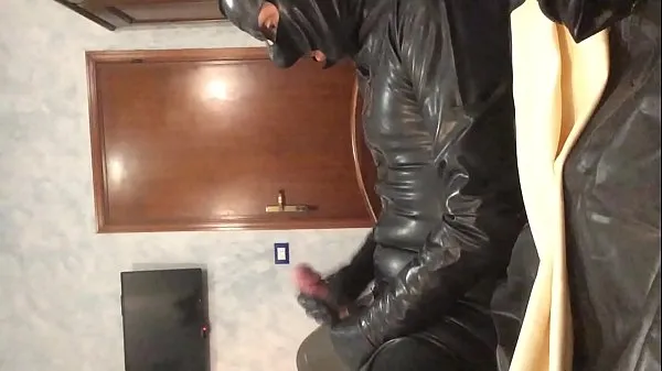 Cumshots wearing black rubber catsuit Klip hangat yang segar