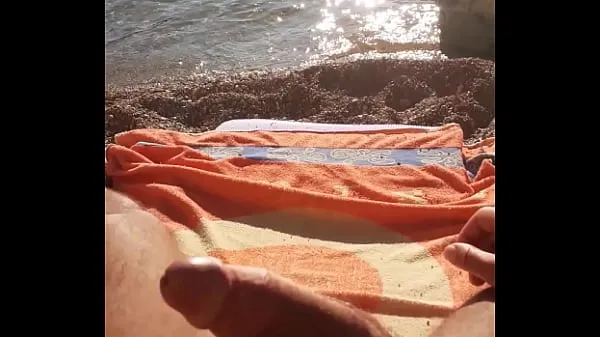 Nouveaux ibizabigcock se masturbe sur la plage à ibiza pour voyeurs extraits chauds