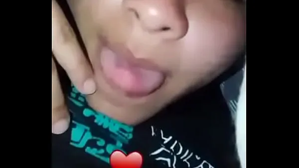 คลิปอบอุ่น Little slut shows me her tits สดใหม่