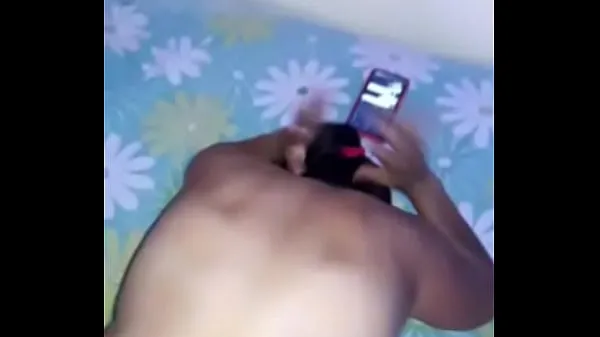 Eu dou xo na bunda enquanto ele fala ao telefone clipes quentes e frescos