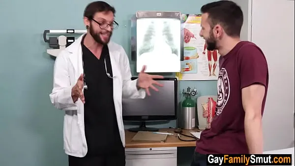 Čerstvé Doctor gay examina el culo de su primo teplé klipy