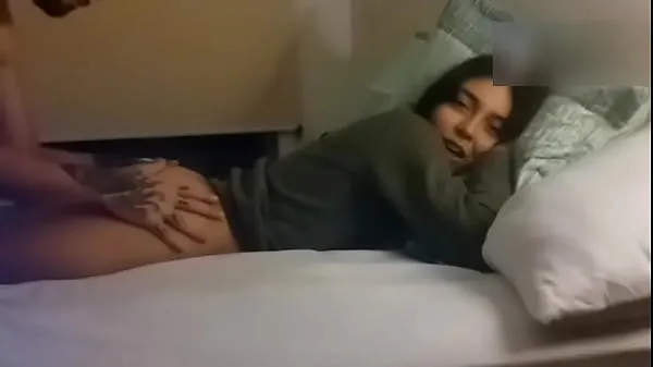 Verse BLOWJOB UNDER THE SHEETS - TEEN ANAL DOGGYSTYLE SEX warme clips