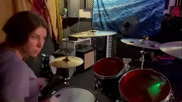 Sveži Metal Drummer girl topli posnetki