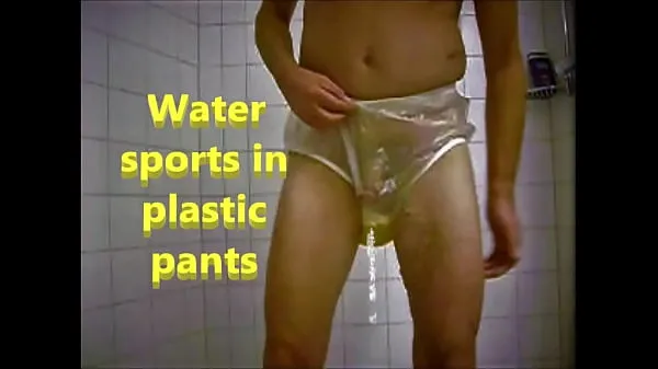 Frische Plastikhose voller Pisse warme Clips