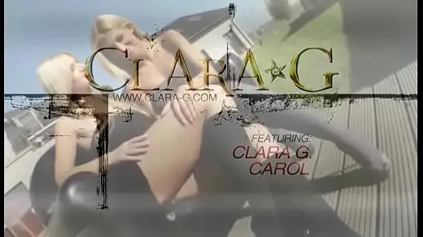 Freschi Carol tettona ceca con tette naturali Clara G Teaserclip caldi