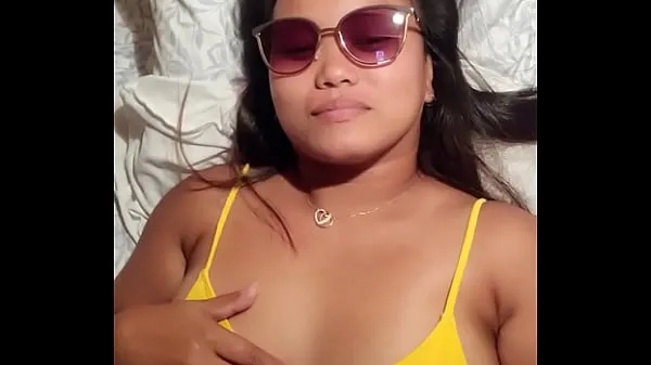 Tuoreet Flashing you my Asian Pinay tits laying in bed lämmintä klippiä