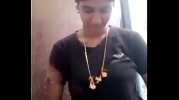 Friske Sumathy - Newly married chennai tamil aunty show boobs on video call (with audio varme klipp