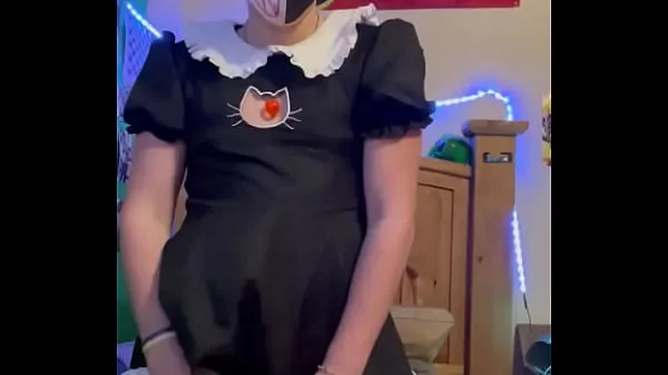 Sveži Femboy maid self fucking topli posnetki