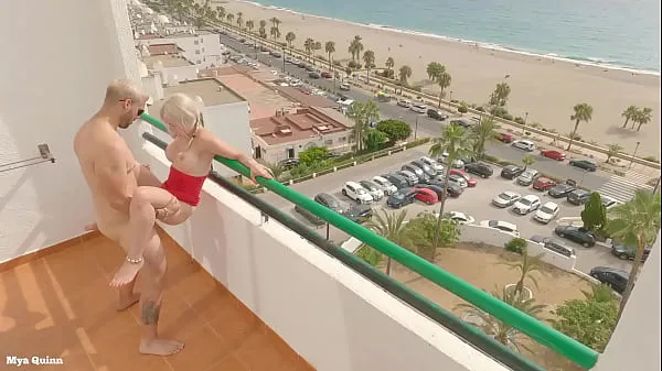 Sex on the balcony beach view - outdoor blowjob cum on tits Klip hangat yang segar