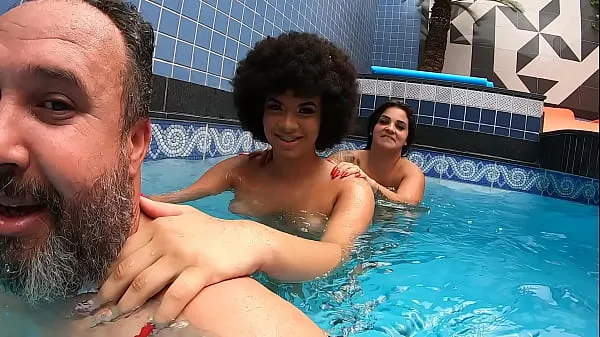 Frische Poolparty mit zwei heißen Girls warme Clips