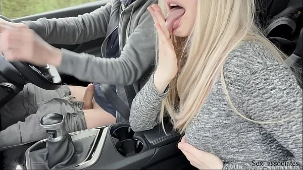 Frische Erstaunlicher Handjob während der Fahrt !! Riesige Ladung. Sperma essen. Spermaspiel warme Clips