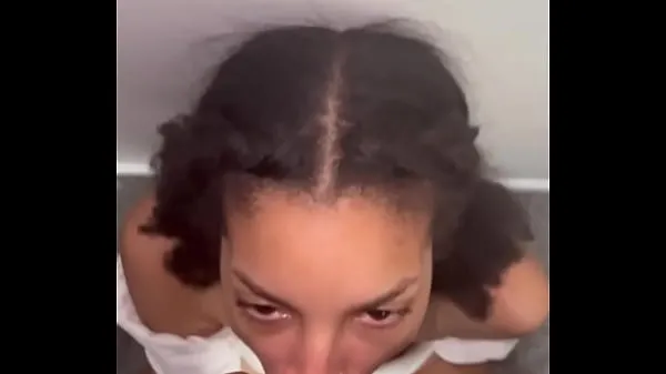 Čerstvé Ebony sloppy suck daddies dick until he nut drop down her throat teplé klipy