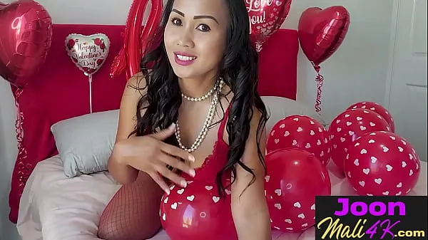 Nuevos La sexy tetona Joon Mali agarró un gran consolador y se folló clips cálidos