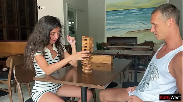 Färska Stepsister lost her ass in a Jenga game and got fucked in Anal varma klipp