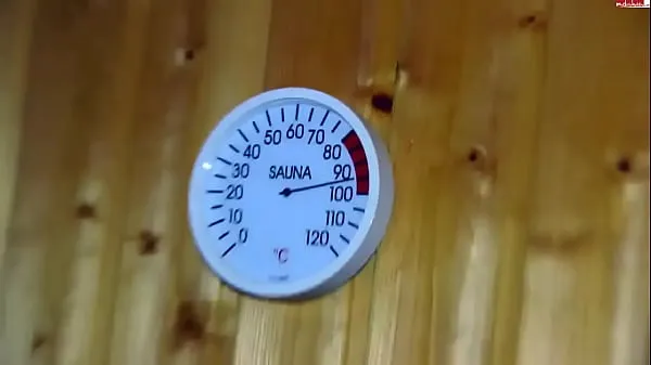 Sveži Milf is fucked in the sauna. Amateur couple topli posnetki