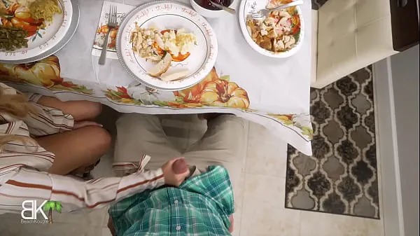 Świeże StepMom Gets Stuffed For Thanksgiving! - Full 4K ciepłe klipy