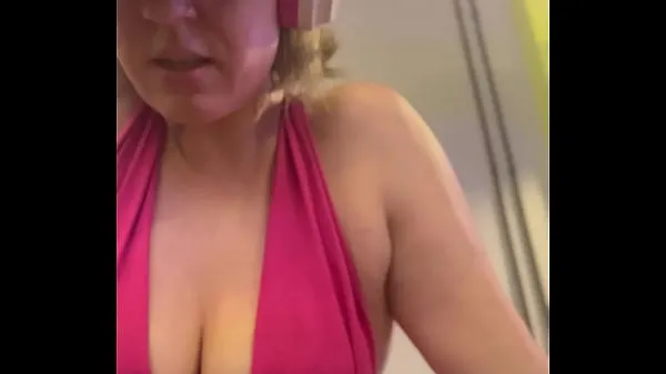 Čerstvé Wow, my training at the gym left me very sweaty and even my pussy leaked, I was embarrassed because I was so horny teplé klipy