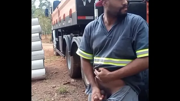 清新Worker Masturbating on Construction Site Hidden Behind the Company Truck温暖的剪辑