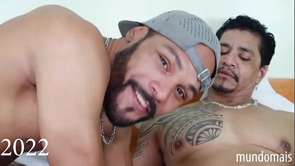 Taze Dois amigos descobrindo que gostam de um pau grande e grosso sıcak Klipler