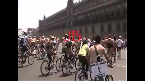 Świeże Naked Cyclist In Mexico City 2011 ciepłe klipy